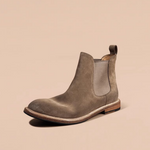 M25011 スエードチェルシーブーツ (Suede Chelsea Boots)(ベージュ色)Vibram®