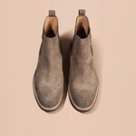 M25011 スエードチェルシーブーツ (Suede Chelsea Boots)(ベージュ色)Vibram®
