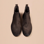 M25011 スエードチェルシーブーツ (Suede Chelsea Boots)(ブラウン) Vibram®