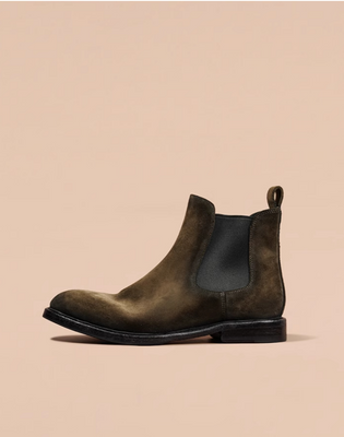 M25011 スエードチェルシーブーツ (Suede Chelsea Boots)(カーキ) Vibram®