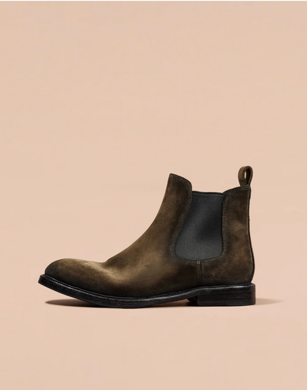 M25011 スエードチェルシーブーツ (Suede Chelsea Boots)(カーキ) Vibram®